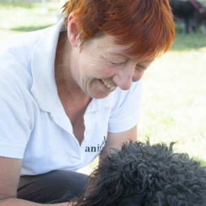 Tierarzt-Mentorin Dr. Ulrike Schicho bei einem Animal Care Austria Care Day